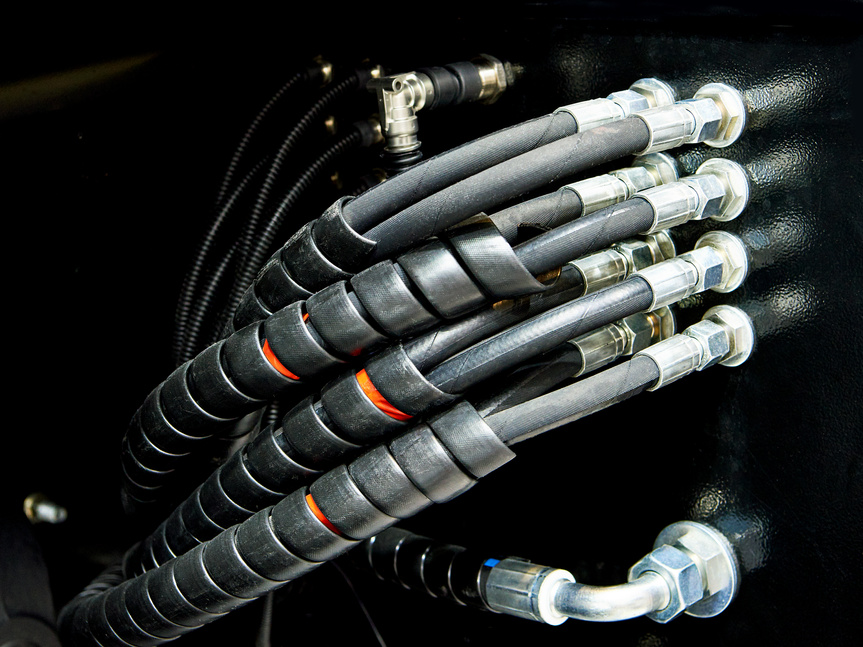 Hydraulic hoses on industrial machine